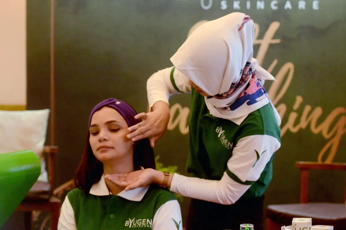 Diary Fimela: Buah dari Riset Tiga Tahun, Tiga Sekawan Ini Debut dengan Skincare Anti Aging yang Aman