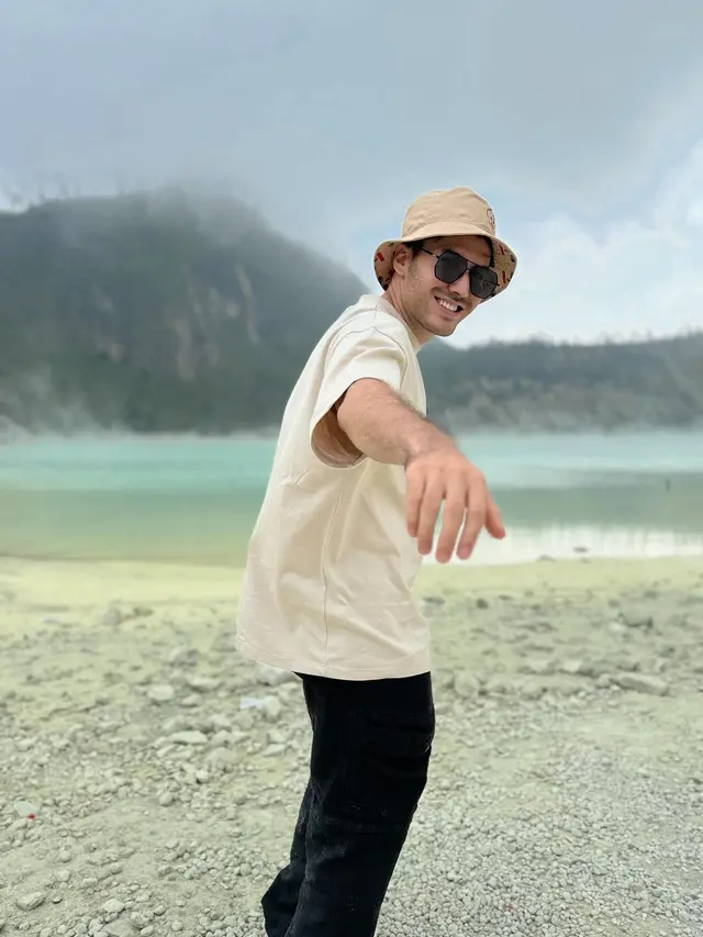 7 Potret Liburan Esta Pramanita Bareng Bara Valentino Ini Tuai Banyak Sorotan
