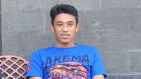 LUPA - Walau pernah tinggal di Banyuwangi, bek sayap Arema, Benny Wahyudi banyak lupa jalan-jalan di kota tersebut. (Bola.com/Kevin Setiawan)