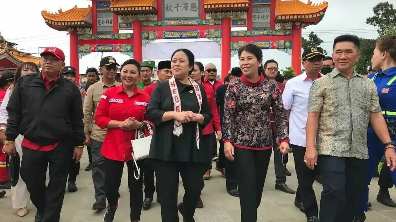 Ketua DPP PDI Perjuangan Puan Maharani dan Sekretaris DPD PDI Perjuangan Kalbar Karolin Margret Natasa (Istimewa)