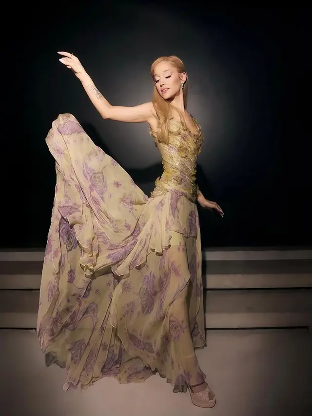 Ariana Grande Mulai Promosi 'Wicked: For Good' dengan Gaun Elie Saab