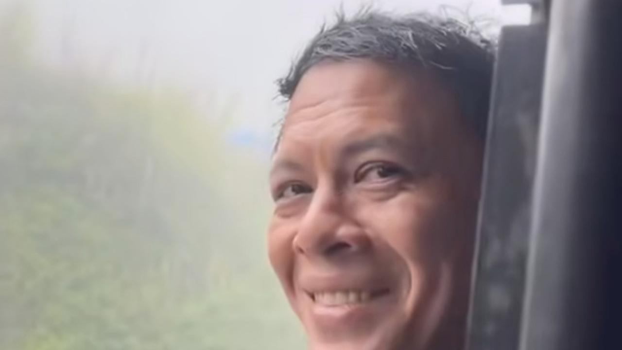 Potret Cowok Beruntung Neduh Bareng The Dudas Minus One Pas Hujan, Disenyumin Ariel Noah & Ngobrol sama Gading Marten