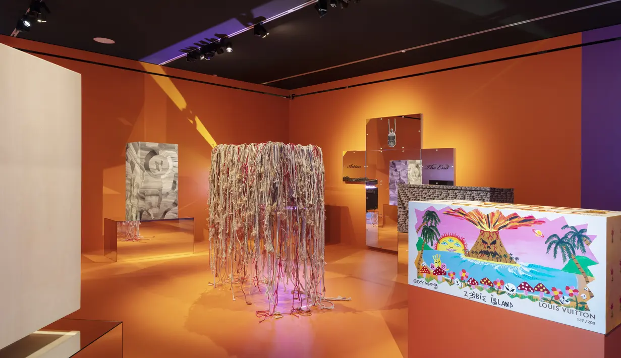 Para visioner mengembangkan ide mereka dalam format fisik dan digital, yang menghasilkan pameran hybrid sesuai karya seni asli dan 'Magic Box' dengan panel layar  (Foto: Louis Vuitton)