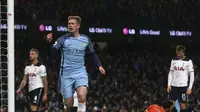 Selebrasi Kevin De Bruyne usai menjebol gawang Spurs. (AP Photo/Dave Thompson)