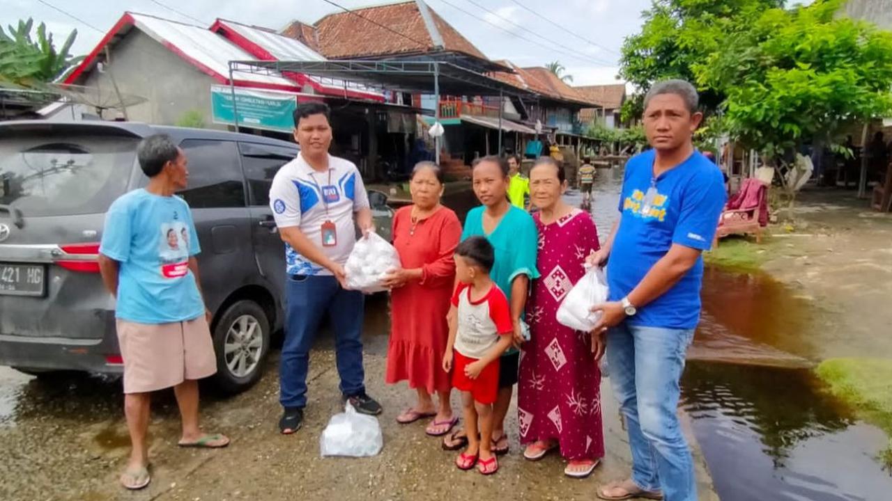 BRI Salurkan Bantuan Sembako Warga Terdampak Banjir di Muratara