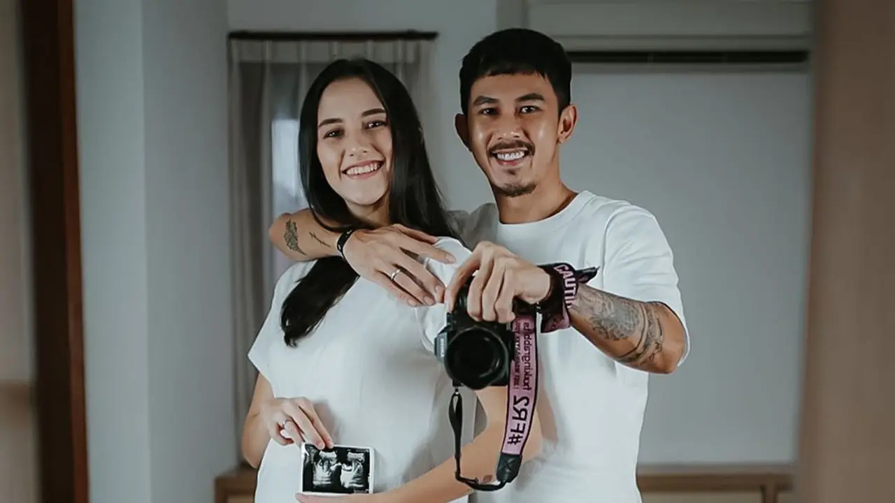 Melahirkan Anak Ketiga, Ini 6 Potret Perjalanan Kehamilan Dahlia Poland