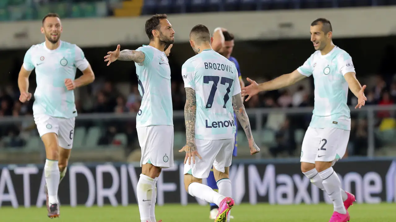 Foto: Jelang Bentrok di Semifinal Liga Champions, AC Milan Bermain Imbang Lawan Tim Degradasi dan Inter Menang Besar