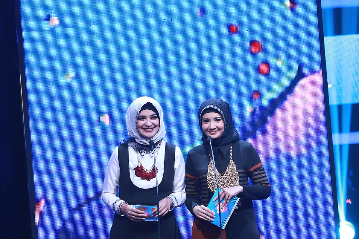 [Bintang] Zaskia Sungkar dan Shireen Sungkar