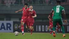 Pemain Timnas Indonesia, Ramadhan Sananta menguasai bola saat menghadapi Burundi pada laga pertama persahabatan FIFA Matchday di Stadion Patriot Candrabhaga, Bekasi, Sabtu (25/3/2023) malam WIB. (Bola.com/Bagaskara Lazuardi)