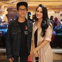 Ririn Ekawati bersama Iqbaal Ramadhan. (Instagram/ririnekawati)