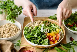 Pola makan clean eating bisa jadi yang terfavorit untukmu, karena tak perlu terlalu ketat dalam mendapatkan tubuh ideal idaman. (Foto dok: Freepik/Rawpixel.com).