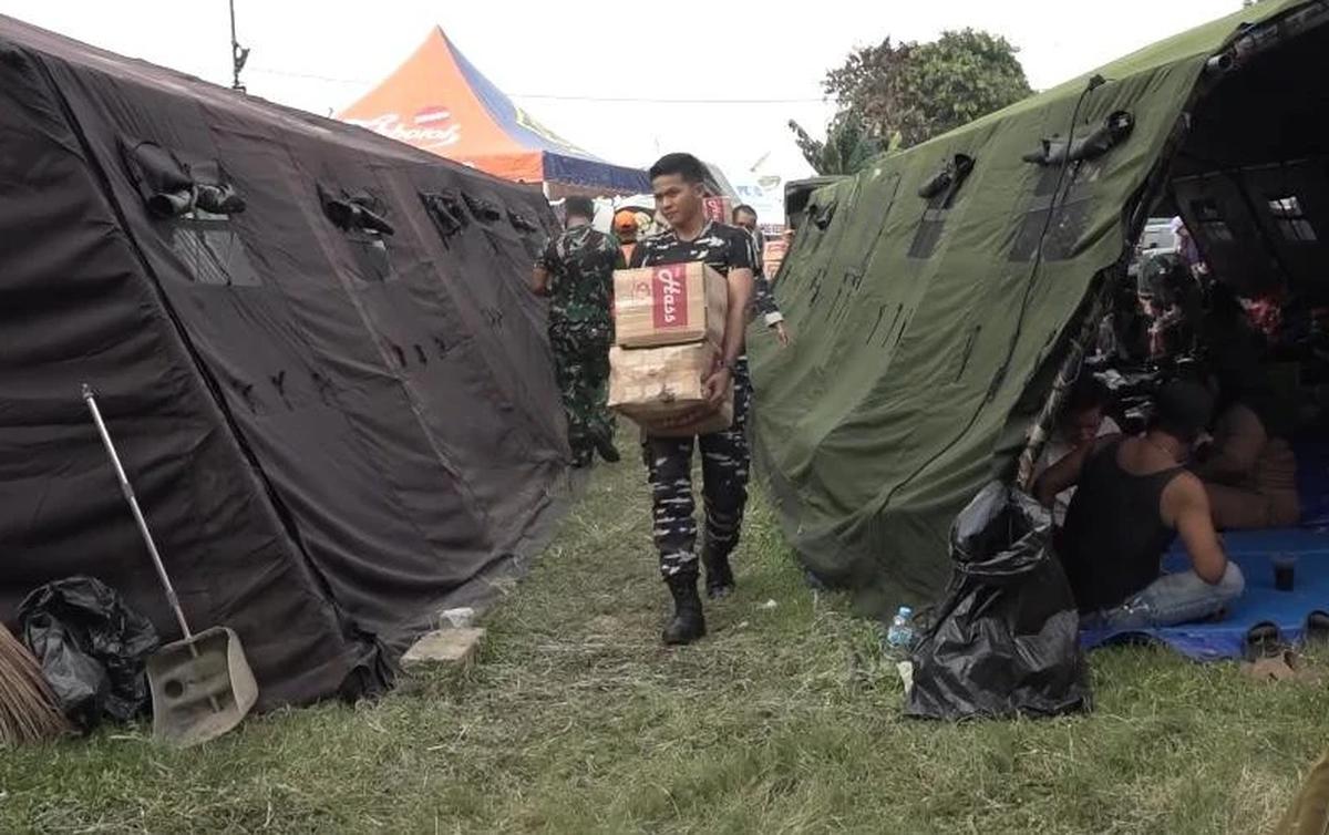 FOTO: TNI AL Bangun Posko Pengungsian bagi Korban Kebakaran di Kemayoran