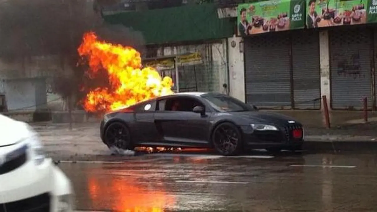Mobil "Justin Bieber" Terbakar di Thailand