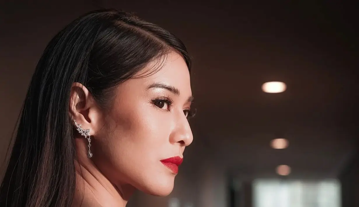 Ia memperlihatkan bahwa kecantikan bukanlah tentang mengikuti tren, melainkan tentang bagaimana kita bisa merasa percaya diri dan nyaman dengan diri kita sendiri.  [@therealdisastr].