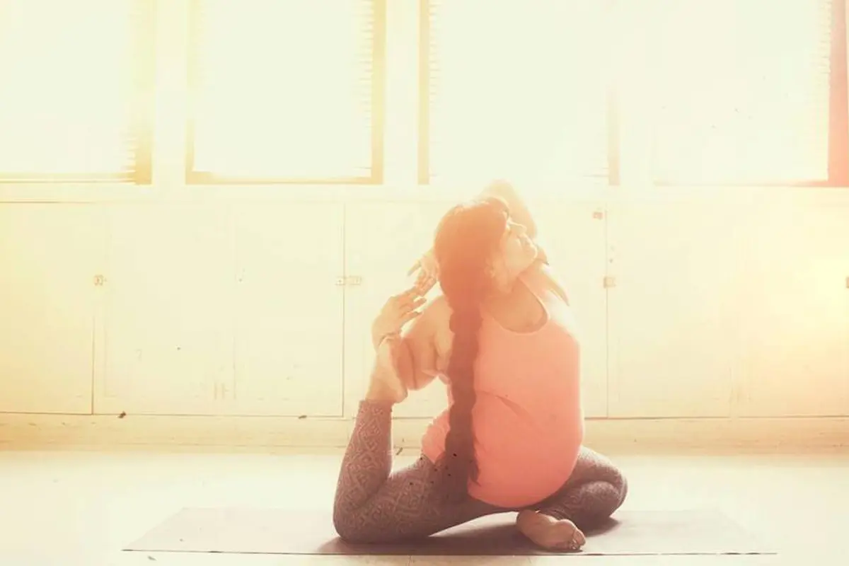 Jangan Khawatir, Orang Gemuk Juga Bisa Terbang dengan Yoga