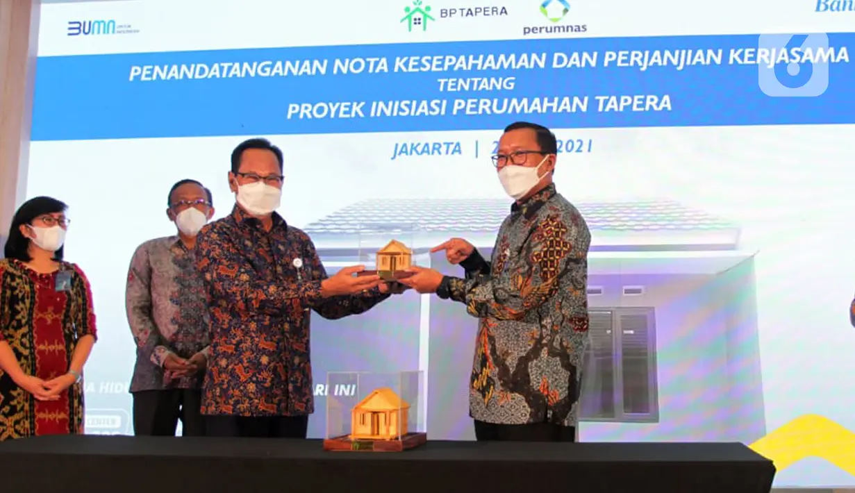 Melalui kolaborasi ini masyarakat Indonesia bisa memiliki rumah menggunakan KPR Tapera dengan skema cicilan dan bunga berkisar 5%-7% fixed rate hingga 30 tahun. royek Inisiasi, ditargetkan akan ada 11 ribu unit rumah yang dibiayai melalui KPR Tapera. (Liputan6.com/HO/BTN)