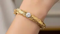 8 Model Gelang Emas yang Bikin Tangan Terlihat Lebih Slim dan Anggun
