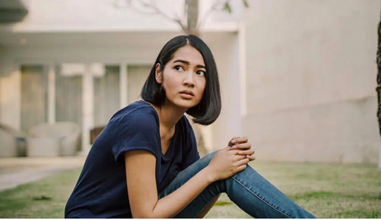 Setelah resmi cerai dengan Rama Devara Sofyar pada Februari 2017, pemeran Niken Anjani sering mengunggah foto bersama dengan pria bule. Beberapa kali bersama pria bule tersebut menghadiri acara. (Instagram/nikenanjanii)