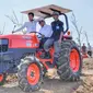 Menteri Pertanian (Mentan), Andi Amran Sulaiman bersama 6 organisasi mahasiswa islam melakukan tanam perdana jagung seluas 5.000 ha di Desa Mekarmukti.