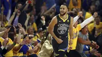 Selebrasi Stephen Curry saat Warriors menang atas Pelicans di gim kedua semifinal wilayah barat NBA (AP)