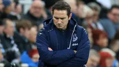 Laga perdana Frank Lampard bersama Everton tidak berjalan manis saat bertemu Newcastle United. The Magpies menang dengan skor 3-1 atas Everton. (AFP/Lindsey Parnaby)