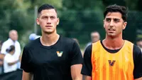 Bek Timnas Indonesia, Jay Idzes (kiri) menjalani sesi latihan bersama Venezia, Minggu (7/7/2024) menyambut Serie A 2024/2025. (Instagram/veneziafc)