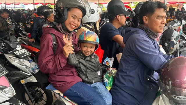 Penumpang kapal PT ASDP Indonesia Ferry (Persero)