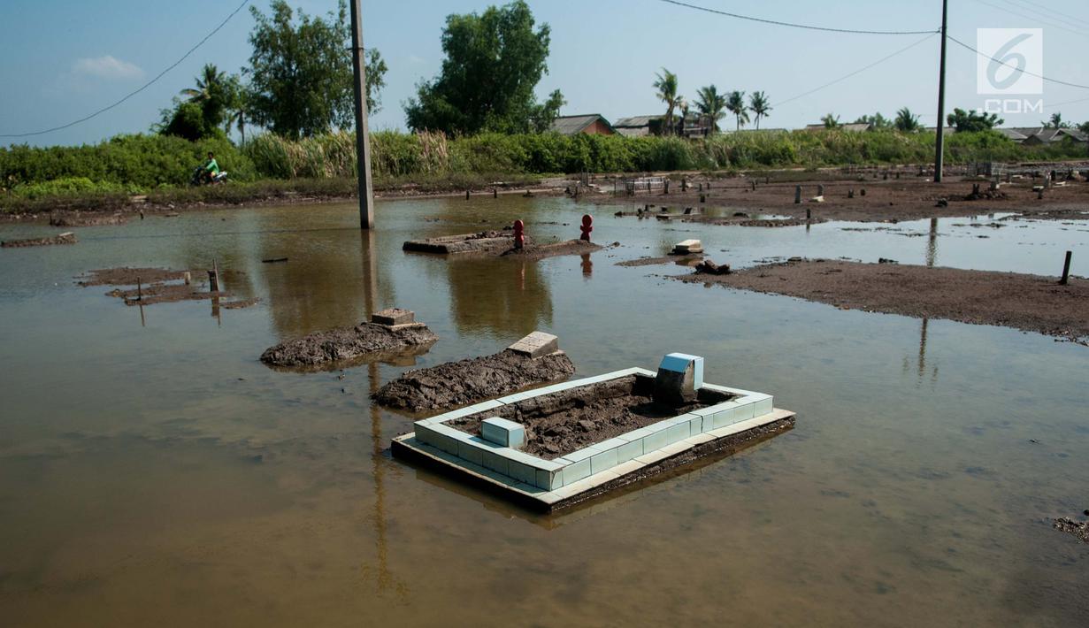 Banjir Rob Landa Kawasan Pemakaman Di Muara Gembong News Liputan6 Com
