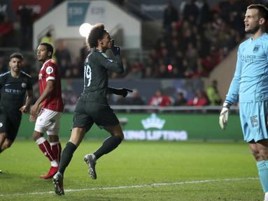 Pemain Manchester City, Leroy Sane membuka keunggulan untuk timnya saat melawan Bristol City pada semifinal Piala Liga Inggris di Ashton Gate stadium, Bristol,(23/1/2018). Manchester City menang 3-2. (Nick Potts/PA via AP)
