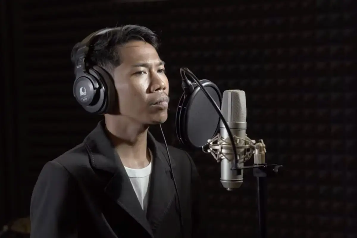 Lirik lagu “Aku Kamu Jadi Satu” mengupas perjuangan dua hati yang saling mencintai,