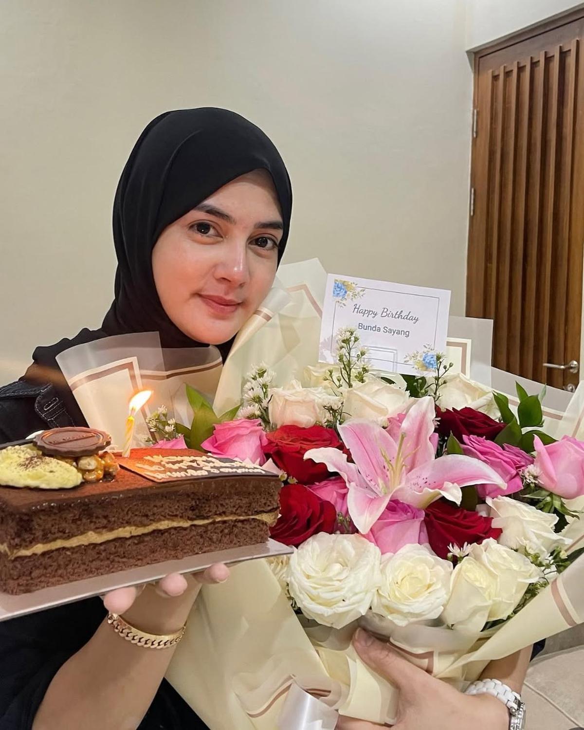 Potret Cantik Biby Alraen, Istri Rifky Balweel yang Kini Jadi Manajer Risty Tagor