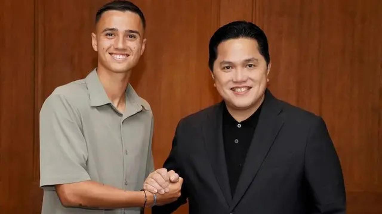 Kocak Banget, Foto Eliano Reijnders Pakai Peci Dipajang di Plafon Ruang Gym PEC Zwolle