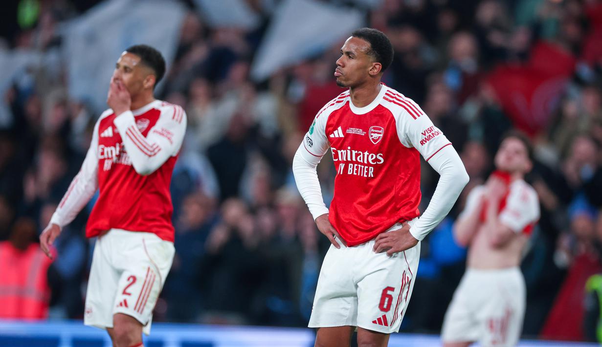 Kekecewaan mendalam melanda skuad Arsenal setelah gagal menjuarai Carabao Cup 2026 akibat kalah 0-2 dari Manchester City di final. (AP Photo/Richard Pelham)
