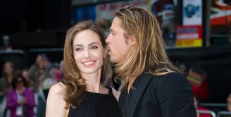Kasus perceraian Angelina Jolie dan Brad Pitt belum juga pergi dari perhatian publik, tak peduli benar atau tidak, masyarakat menyampaikan berbagai pendapatnya mengenai kasus percerain pasangan fenomenal ini. (AFP/Bintang.com)