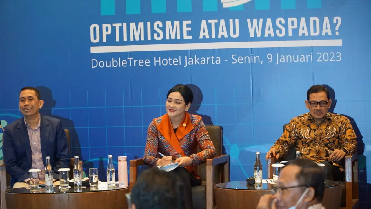 Anggota DPR Komisi XI yang juga Ketua Umum BPP HIPKA, Kamrussamad (kiri) (Istimewa)