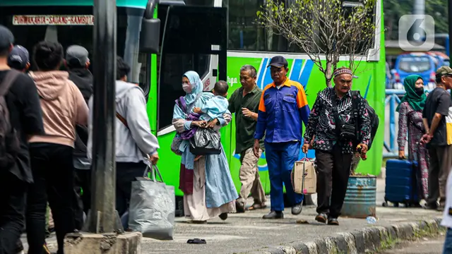 Arus Balik Lebaran Idul Fitri, Pemudik yang Tiba di Terminal Kampung Rambutan Meningkat