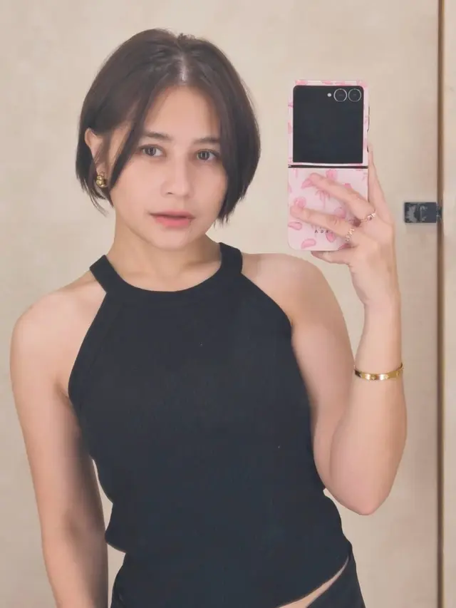 Gaya rambut pendek terbaru Prilly Latuconsina di Bulan Ramadan. [@prillylatuconsina96]