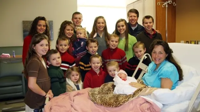 The Duggars dari Amerika Serikat, keluarga dengan jumlah anggota terbanyak.