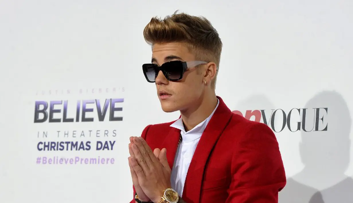 Ternyata hobi Justin Bieber tak kalah menarik. Pelantun tembang Baby ini sangat lihai bermain rubik, bahkan pacar putus nyambung Selena Gomez ini dapat menyelesaikan semuanya dalam waktu singkat. (Kevin Winter/Getty Images/AFP)