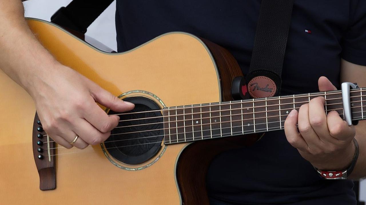 Cara Stem Gitar: Manual