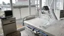Alat pendukung perawatan pasien virus corona COVID-19 terlihat di Rumah Sakit Darurat Penanganan COVID-19 di Wisma Atlet Kemayoran, Jakarta, Minggu (22/3/2020). RS Darurat Penanganan COVID-19 dilengkapi dengan ruang isolasi, laboratorium, radiologi, dan ICU. (merdeka.com/Iqbal S. Nugroho)