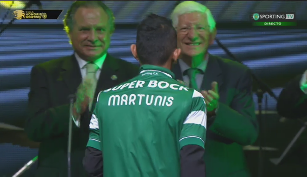 Martunis saat diperkenalkan sebagai pemain Sporting Lisbon. (Facebook/Martunis)