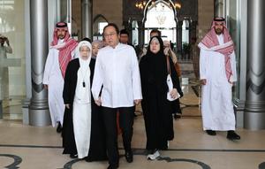 Presiden Kelima RI yang juga Ketua Umum DPP PDI Perjuangan (PDIP) Megawati Soekarnoputri tiba di Jeddah, Arab Saudi, Kamis (12/2/2023). (Foto: Tim Media PDIP).