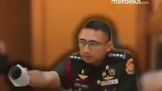 Sidang kedua kasus penyiraman air keras terhadap Aktivis KontraS, Andrie Yunus, dijadwalkan kembali digelar di Pengadilan Militer II-08 Jakarta, hari ini Rabu (6/5/2026). Sidang ini menghadirkan 5 orang saksi dari TNI. Hakim kemudian ditunjukkan barang bukti dalam kasus penyiraman air keras ini. ...