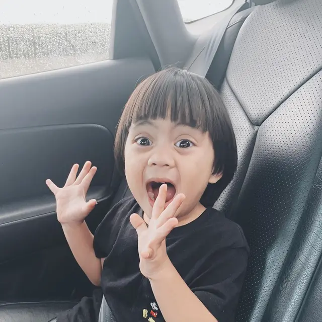 Jadi Anak Hits, Ini 6 Potret Gemas Sekala Anak Ayudia Bing Slamet