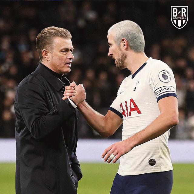 Foto Editan Pemain Bertukar Gaya Rambut dengan Pelatih