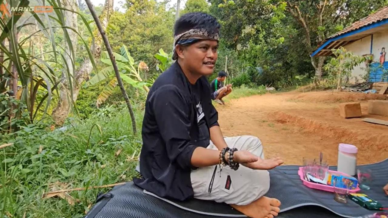 Encuy sudah mulai memiliki pengalaman. Dia pun mulai memberanikan untuk ikut casting. Dia ingat saat pertama kali mendapat kontrak pertama.