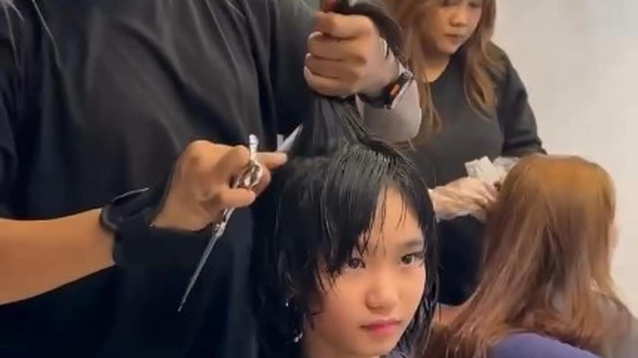 Tahun Baru Warna Baru, Ini 7 Potret Penampilan Ayu Ting Ting Usai Ubah Gaya Rambut