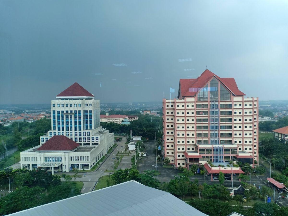 Punya Dua Kampus