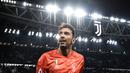5. Gianluigi Buffon (Juventus) - Pria asal Italia menjadi kiper tertua yang masih eksis di Liga Champions. Di usianya yang telah menginjak 42 tahun, Buffon masih berpeluang mengangkat trofi Si Kuping Besar bersama Juventus. (AFP/Marco Bertorello)